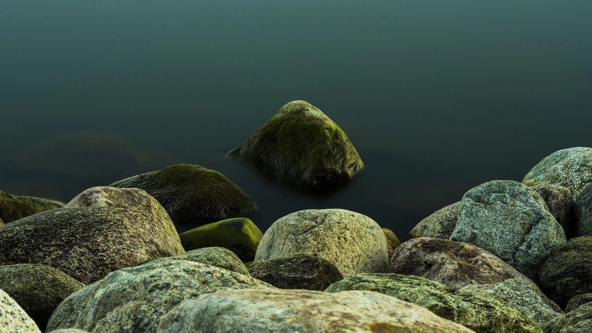 5 подводных камней. Камни под водой. Камни на дне моря. Крупные камни в воде. Большие валуны в воде.