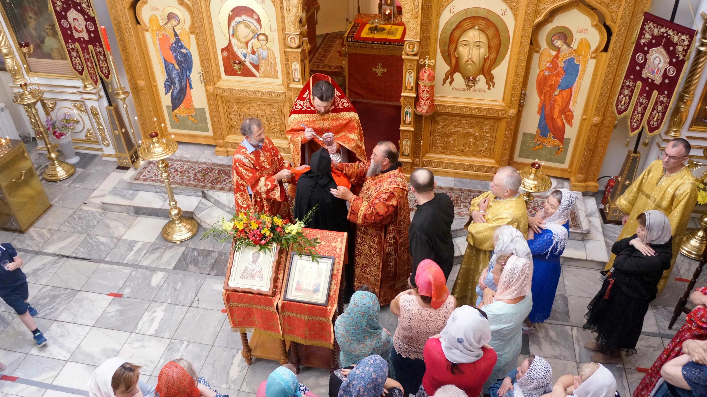 бар настоятель