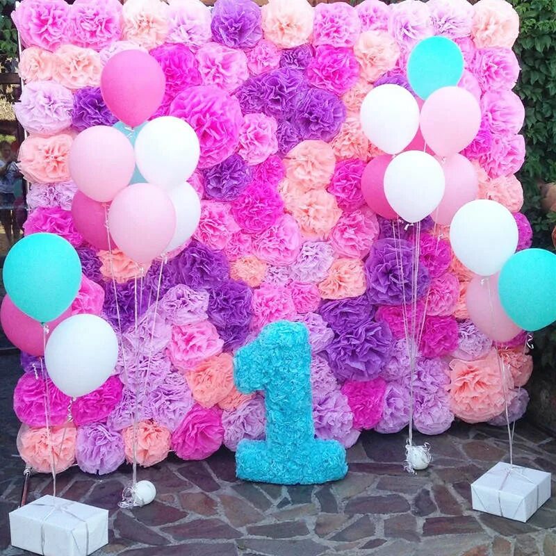 Фотозона с бумажными помпонами. Фотозона из помпонов. Фотозона на день рождения девушке. Украшение воздушными шарами и бумажными цветами.