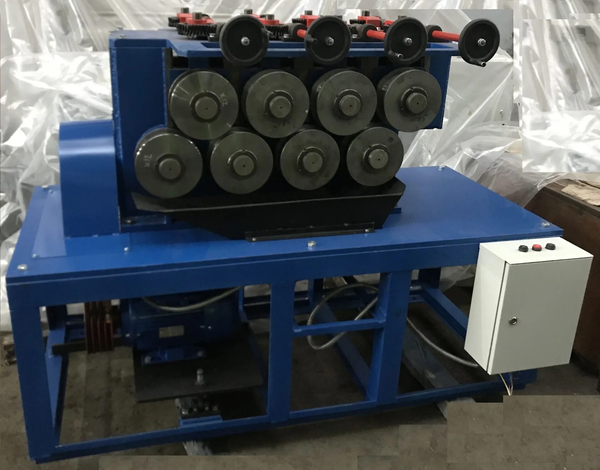 Станок хс3 для правки полосы металла. Станок для правки полосы. Станок полосы. Станок для правки уголка спу/63. Станок для выпрямления листового металла.