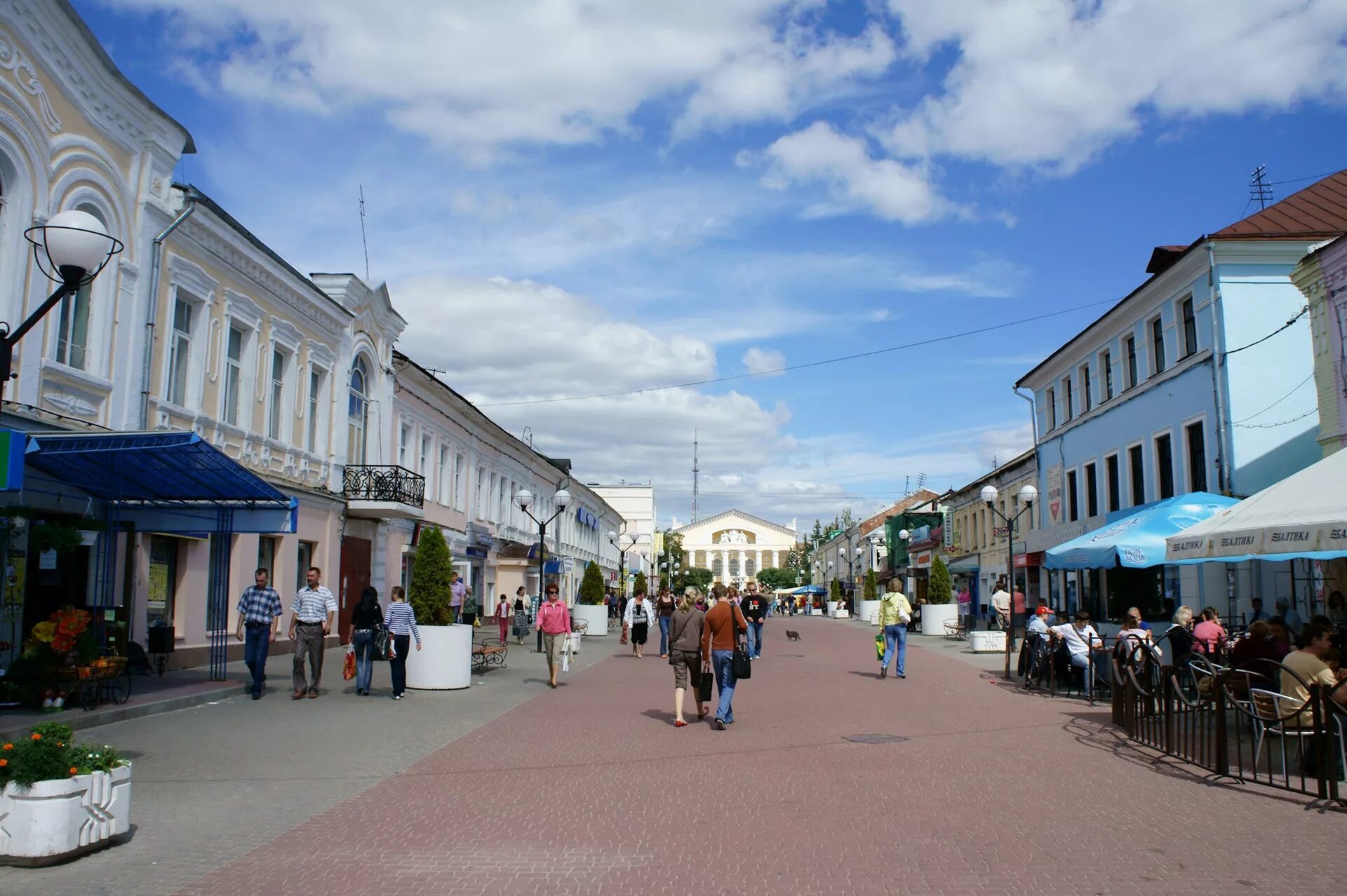 Численность города калуги. Калуга (центр Калужской области). Калуга центр города. Театральная улица Калуга. Калуга (центр Калужской области) улицы.