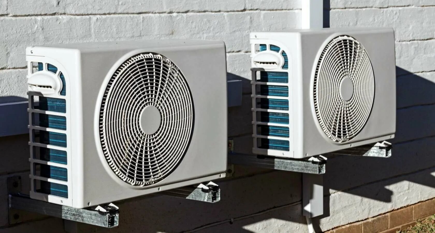 Кондиционер в частном доме. Автономные скв кондиционеры. Наружный блок кондиционера в частном доме. Вакуумация кондиционера сплит системы. Наружный блок lg arum520lte5.