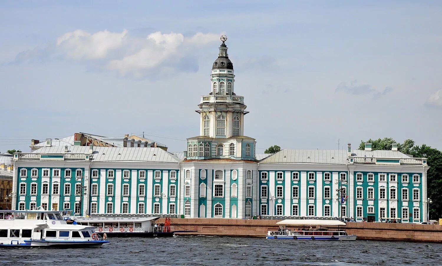 Основанная петром кунсткамера. Кунсткамера 1719 г. в петербурге. кунсткамера маттарнови. российская академия наук кунсткамера. петергоф кунсткамера.