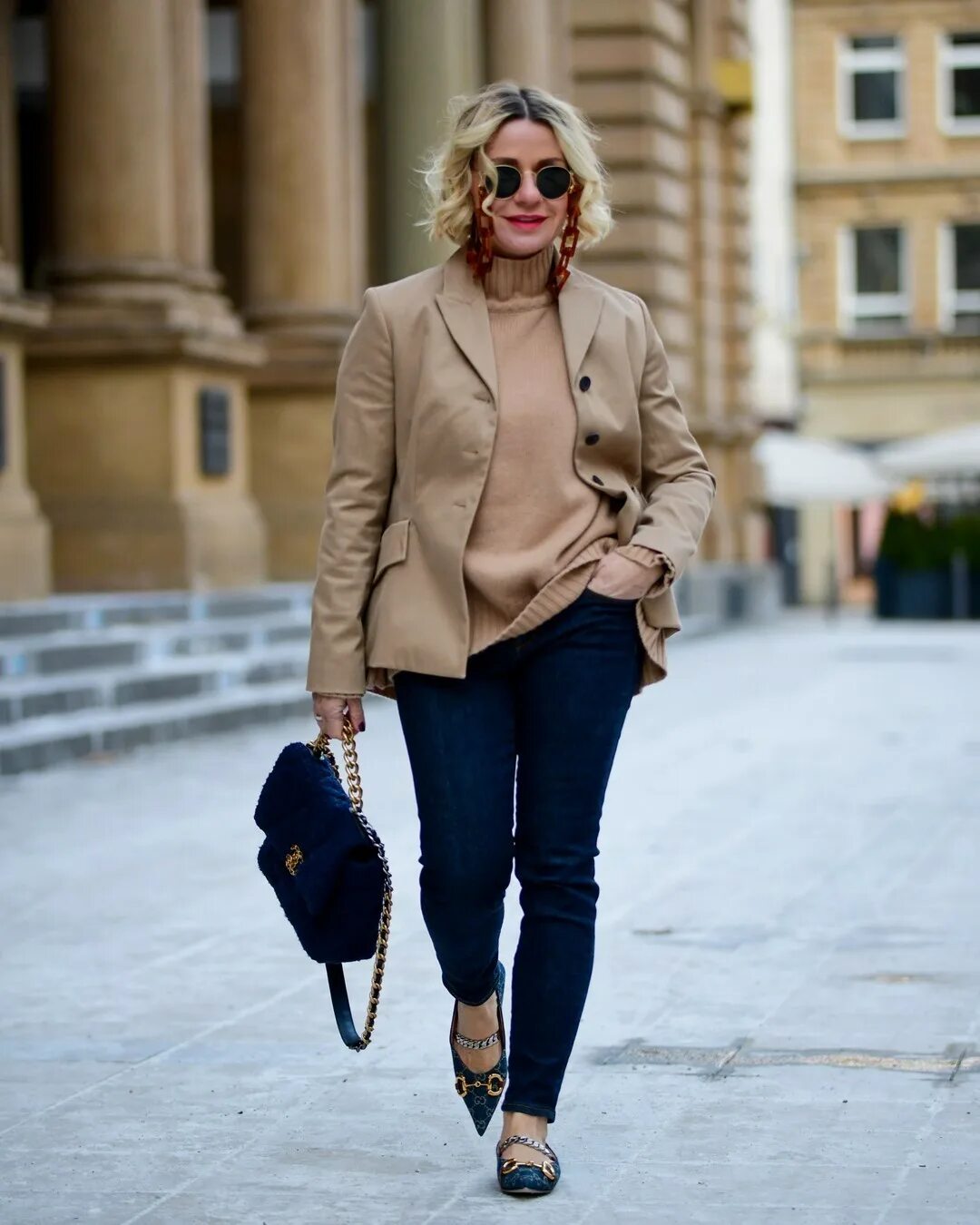 Красивая одежда для женщин 50 лет. Стильная одежда для женщин после 50. Модно после 40. Стиль кэжуал для женщин 50 плюс. Модно после 40.