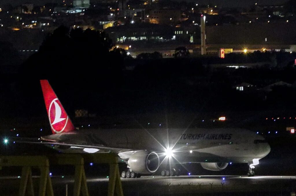Летают ли сейчас в турцию. Аэропорт Стамбула самолеты. Самолеты Туркиш Эйрлайнс в аэропорту. Стамбул с самолета. Вид из самолета турецкие авиалинии.