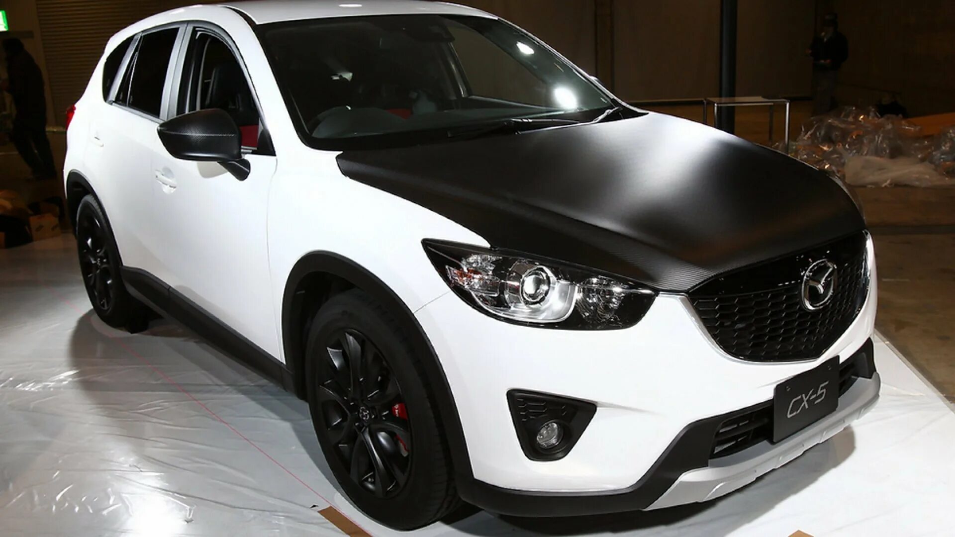 Крыша мазда сх 5. Mazda CX 5 белая. Мазда сх5 2013 белый перламутр. Мазда СХ 5 2021 черный перламутр. Мазда СХ-5 белая с черной крышей.