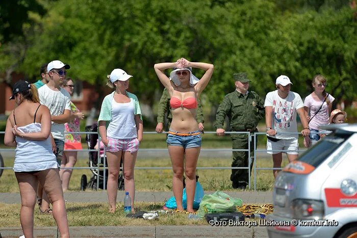 плыла жара в июль катилось лето. плыла жара в июль катилось лето. жарко на улице. стих маяковского сто сорок солнц. плыла жара в июль катилось лето.