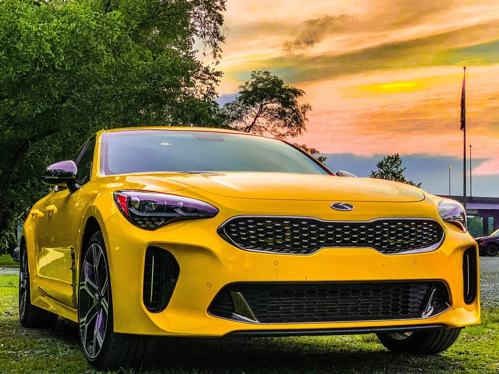 Kia Stinger gt 2022. Kia Stinger gt 2018. Kia Stinger Yellow. Киа Стингер 2022 жёлтый.