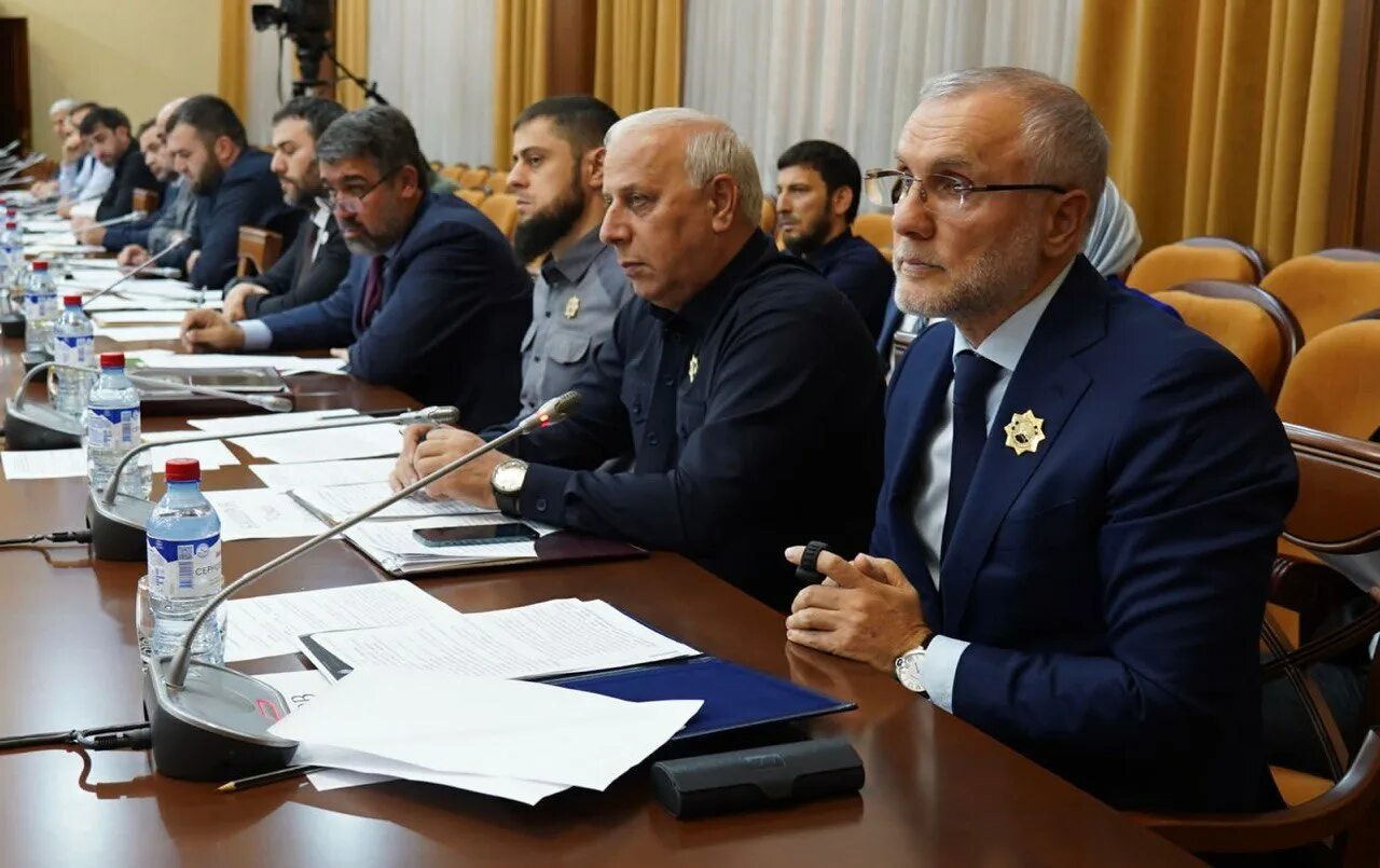 Хучиев председатель правительства чеченской республики. Министр энергетики чечни ризван масаев. Министр энергетики чечни ризван масаев. Министр промышленности чеченской республики. Министр промышленности чеченской республики.