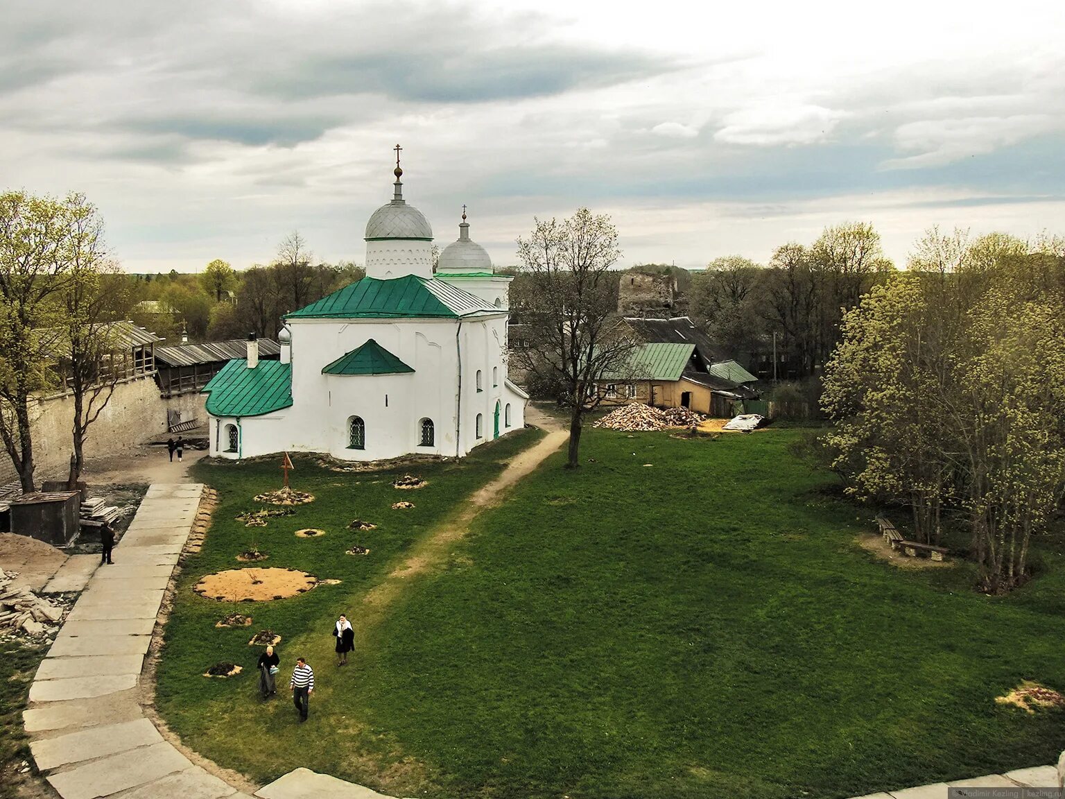 Никольская Церковь Изборск. Изборский монастырь Псковская. Старый Изборск Псков Церковь. Изборская крепость Никольская Церковь. Погода изборск псковской области