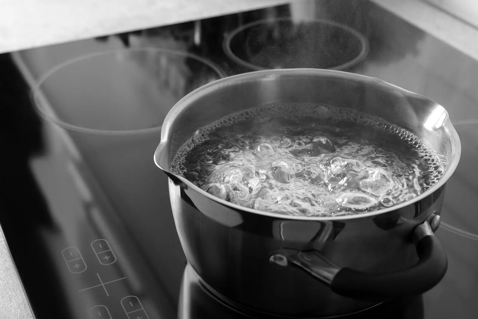 Кипящая вода 3. Кипящая кастрюля. Кастрюля с водой на плите. Кипящая вода. Кипящая вода в кастрюле.