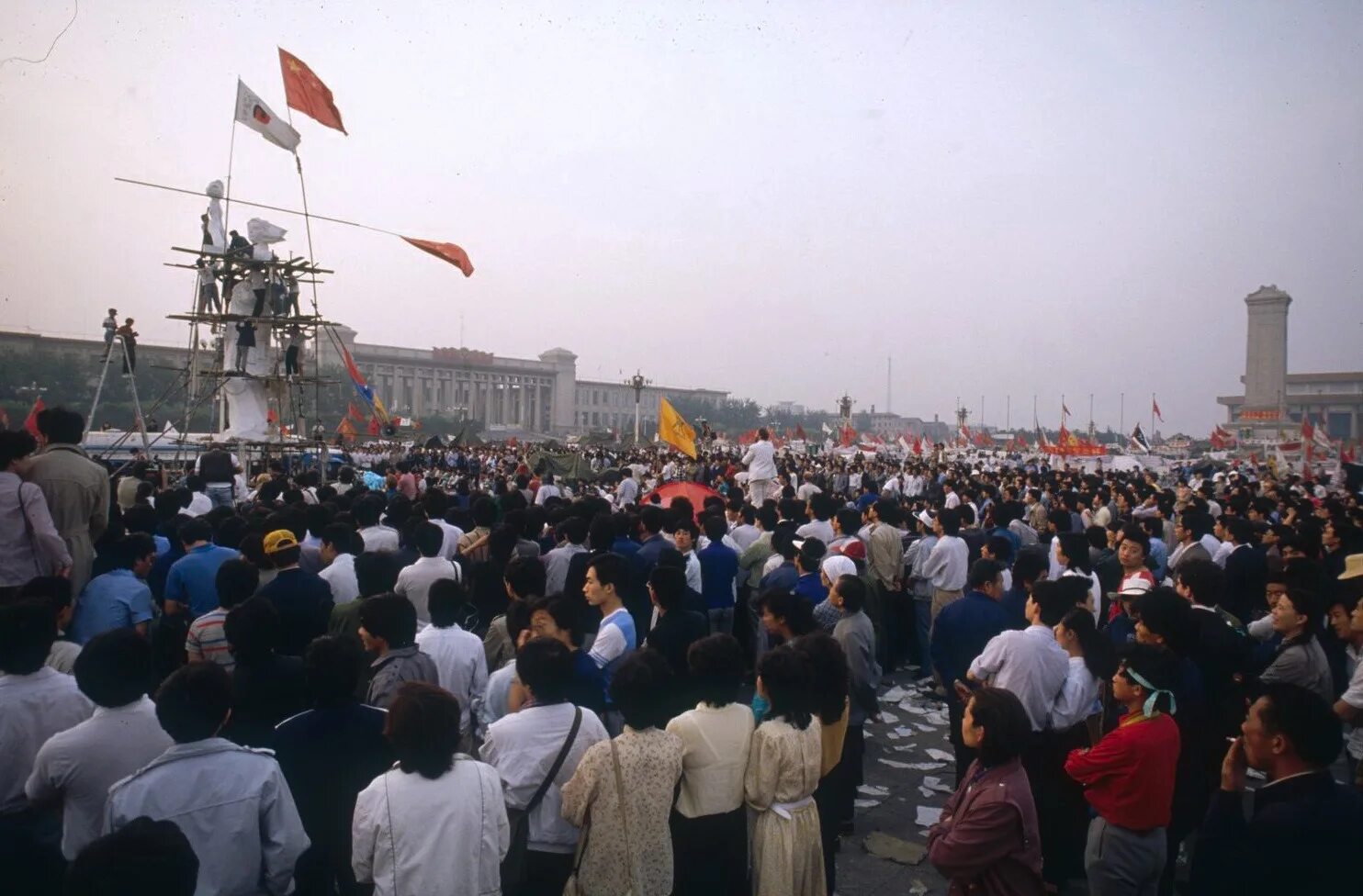 События на площади тяньаньмэнь. Площадь тяньаньмэнь 1989. площадь тяньаньмэнь 1989 жертвы. события на площади тяньаньмэнь 1989. китай восстание на площади тяньаньмэнь.