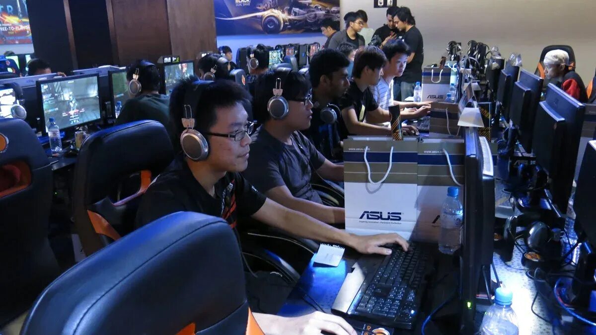 китаец геймер. китайские геймеры. программисты в китае. геймеры китай. китайские геймеры.