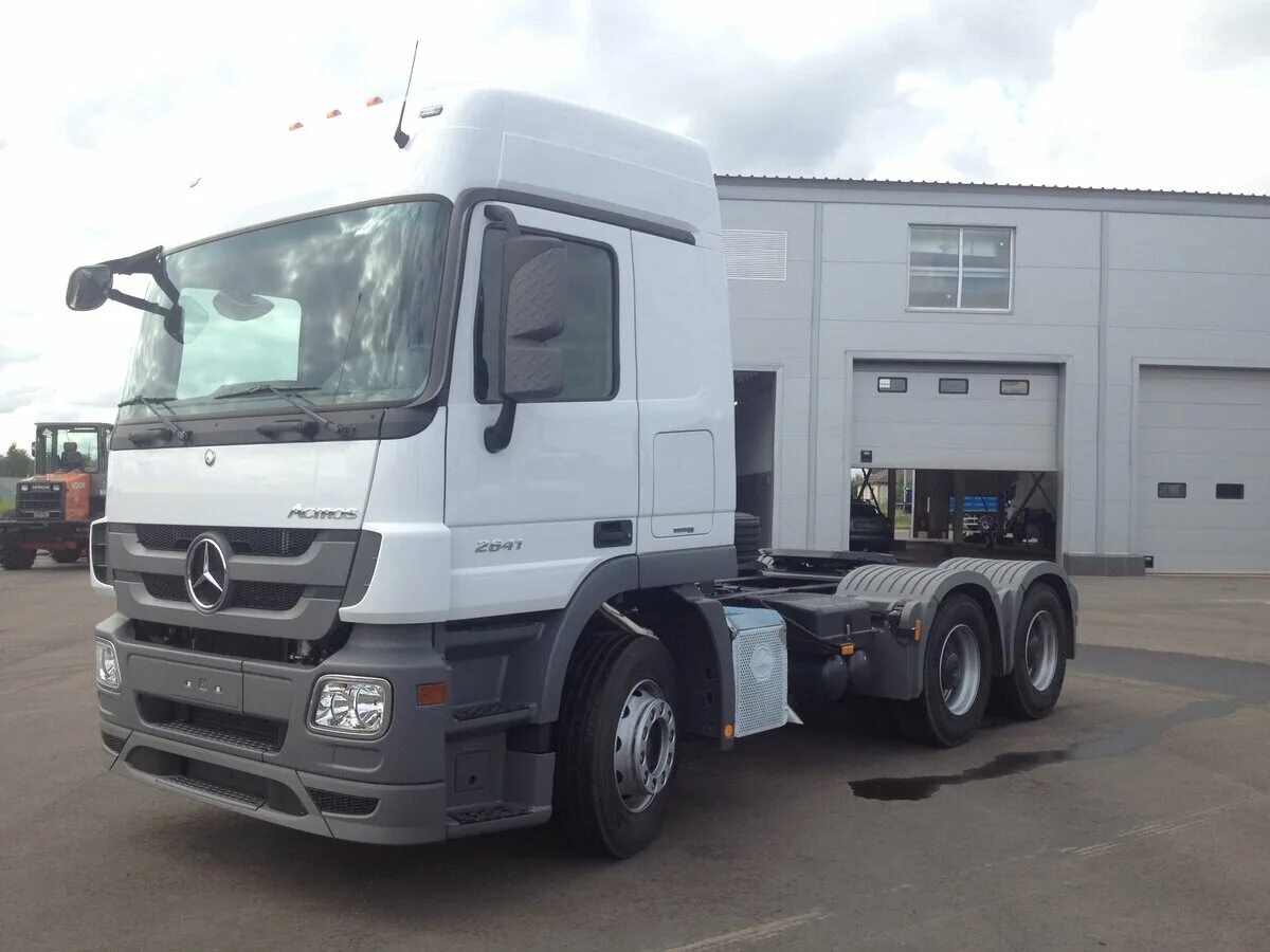 Мерседес аксор 2018. Mercedes actros 2020. Авито седельный тягач мерседес. Авито седельный тягач мерседес. Авито седельные тягачи с пробегом.