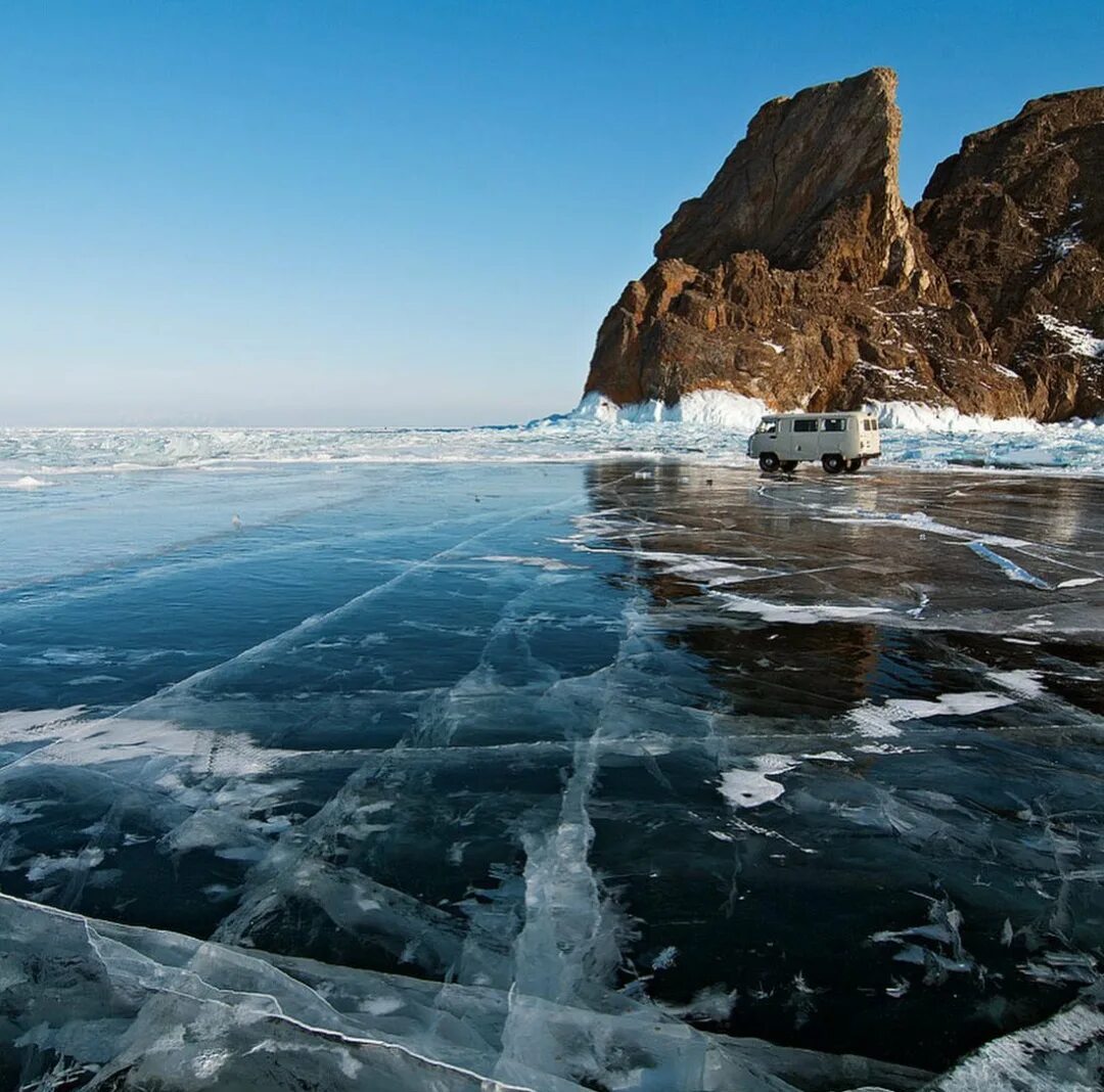 зимний байкал ольхон. хобой байкал зима. хужир скала шаманка. ольхон байкал зима. мыс шаманка ольхон.