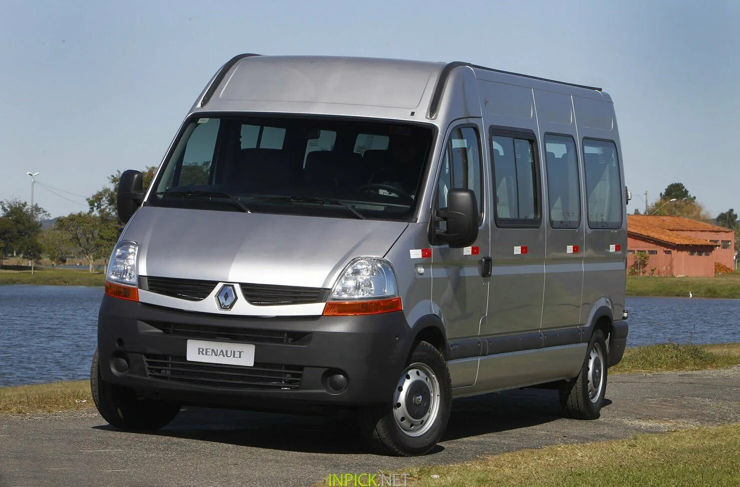 Микроавтобус рено. Renault master 2012. минибус рено. renault master 2.5 л дизель. рено мастер 2002 года 2.2 дизель микроавтобус.