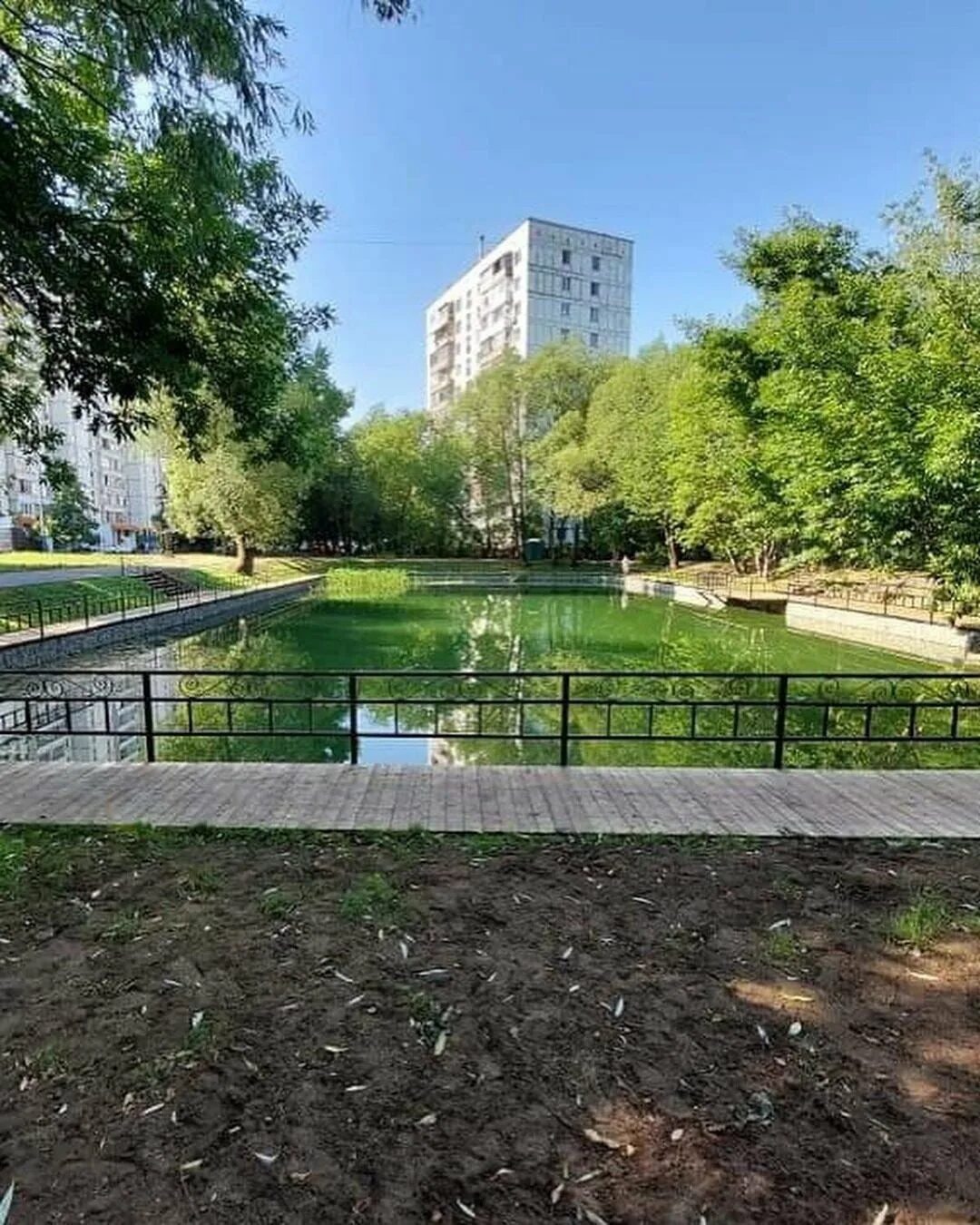 Парк перово. Перово пруд. Пруды в карачарове. Перово пруд. Большой перовский пруд москва.