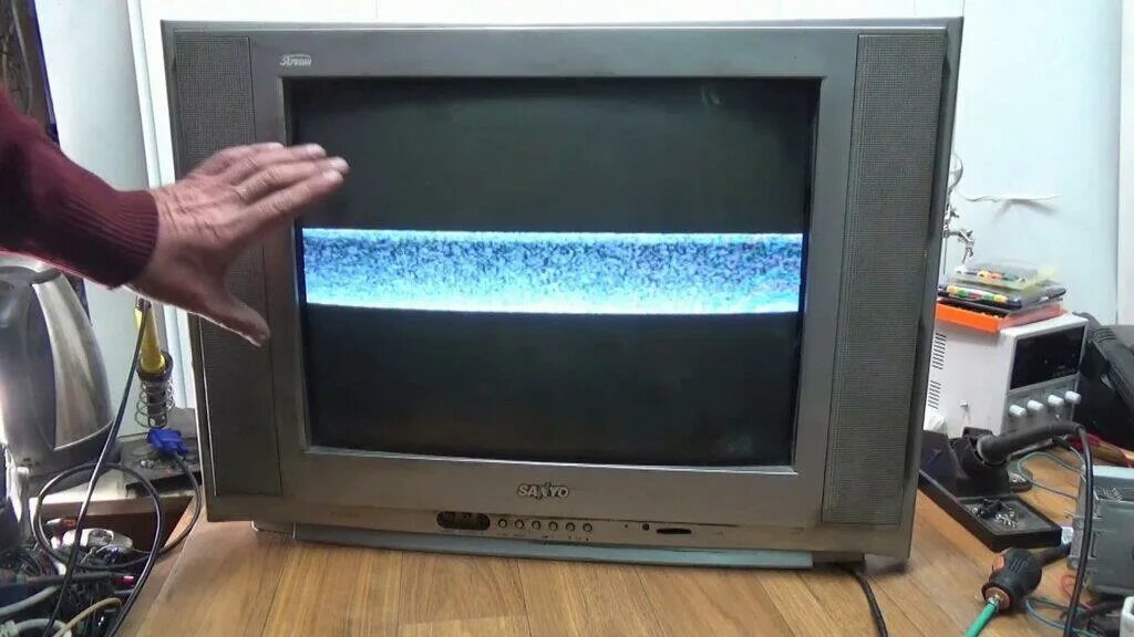 Самый простой телевизор. Телевизор Санио кинескопный. Телевизор Avest кинескопный. Телевизор Sanyo ЖК. Кинескопный телевизор Санье.