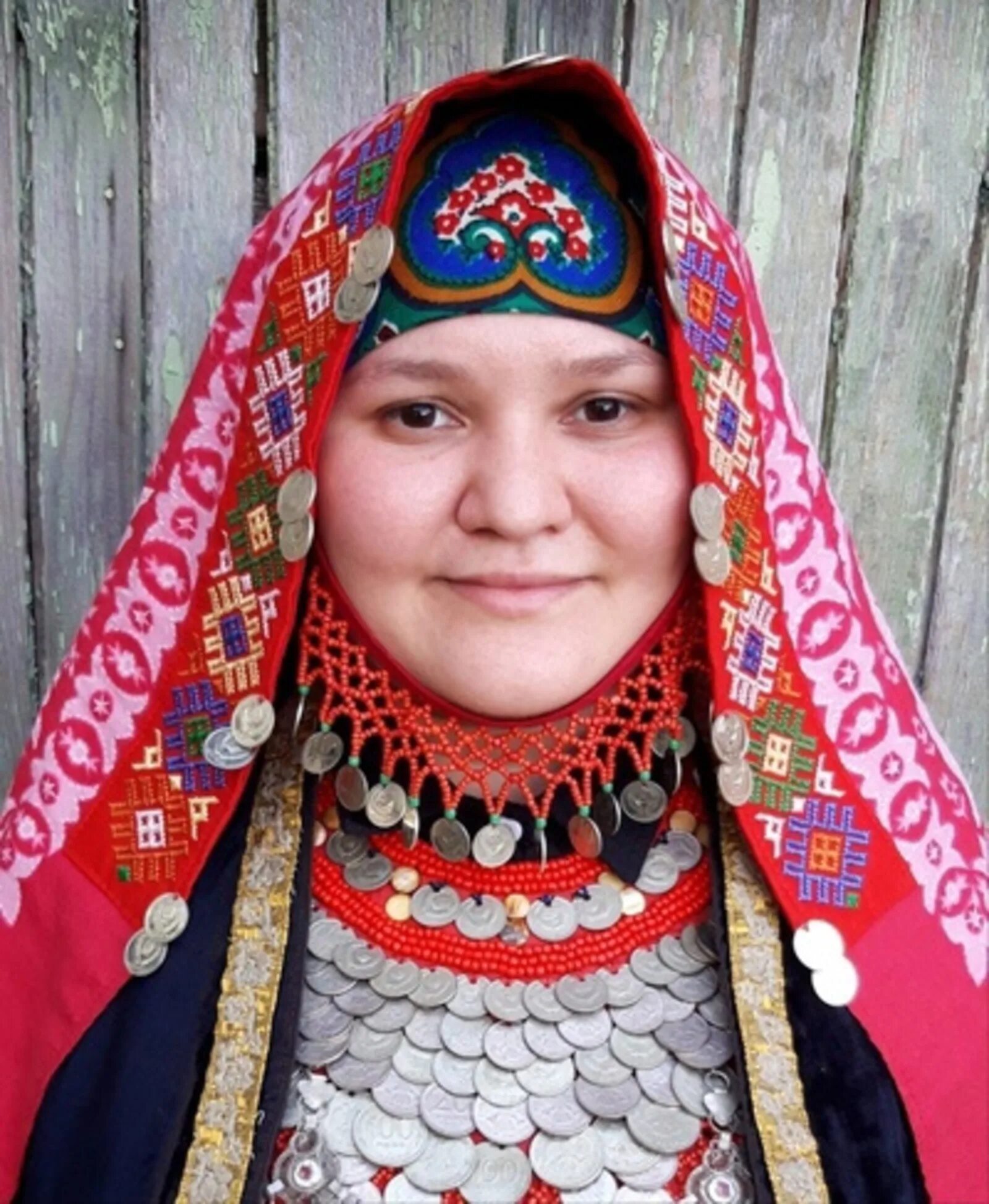 Башкир француз. Кушъяулык у башкир. башкирский национальный платок. башкирский головной убор. башкирка в платке.