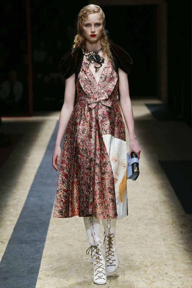 Прада осень. Прада показ 2019. Prada коллекция 2019. Prada осень зима 2019 2020. Стиль прада.