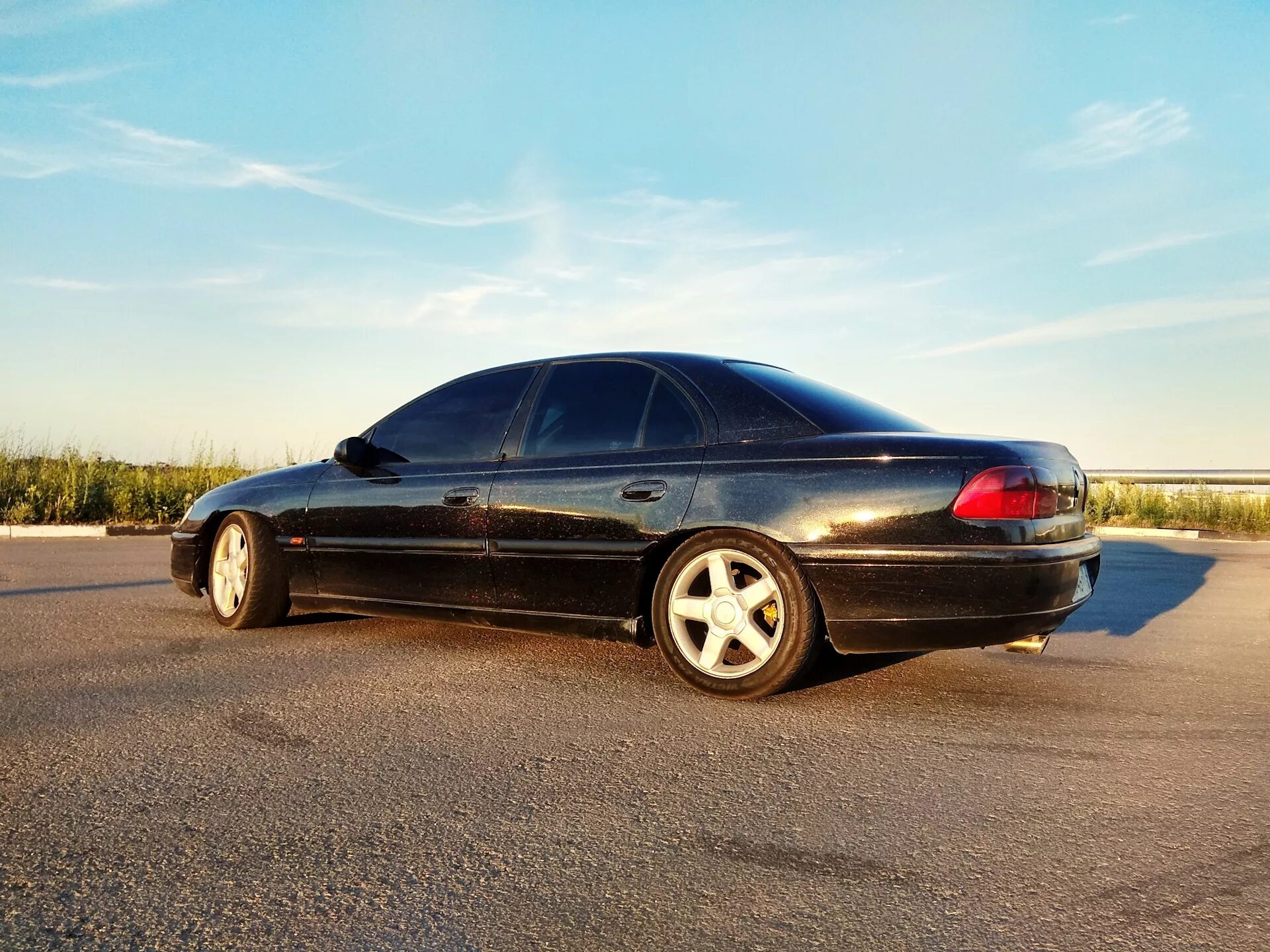 Опель омега б авито. Opel Omega b. Опель Омега черная. Opel Omega b черная. Опель Омега а 2.0.