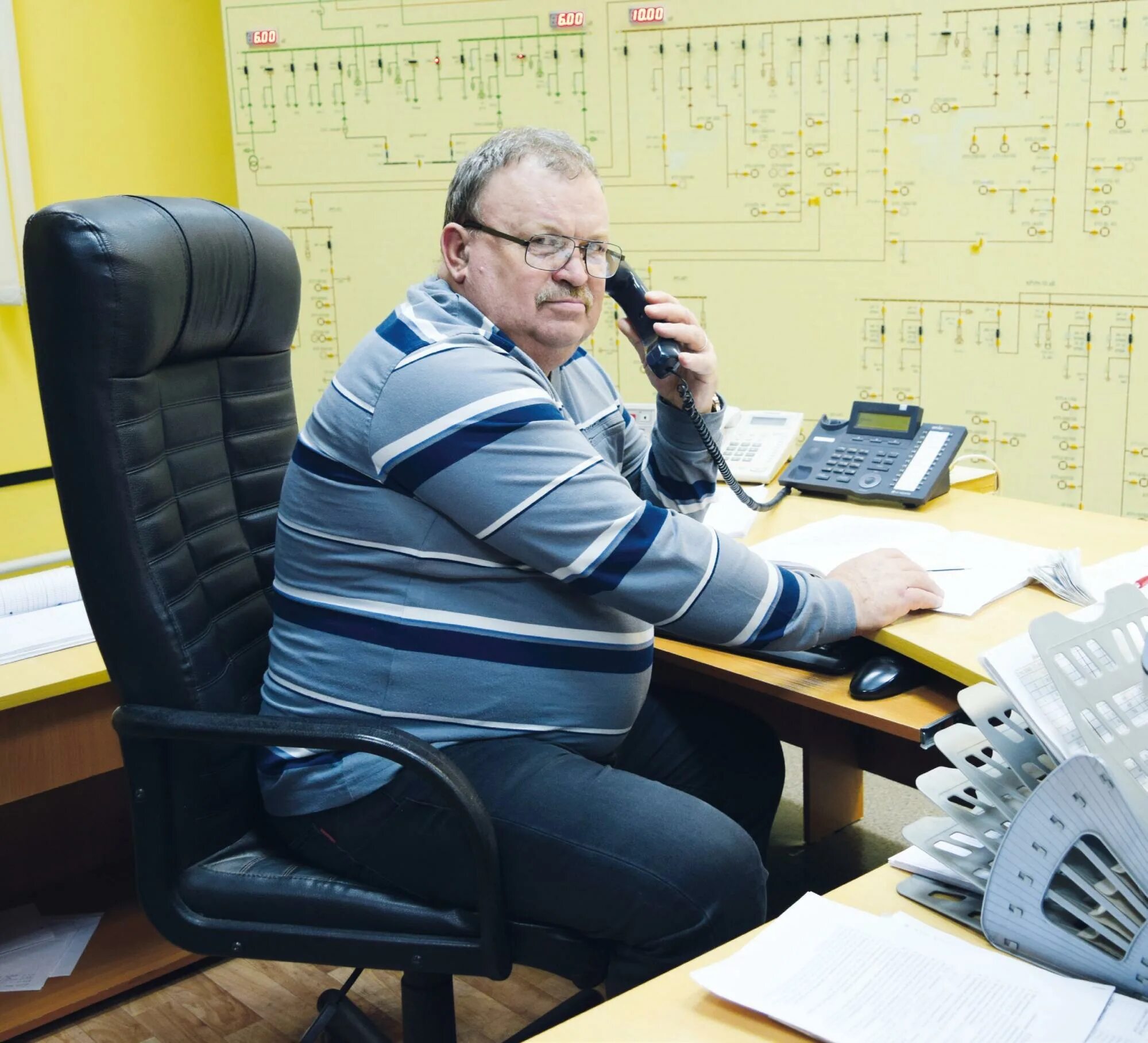 Жуковский диспетчер. Николай жуковский диспетчер. николай васильевич жуковский диспетчер. толстый диспетчер. николай жуковский авиадиспетчер.