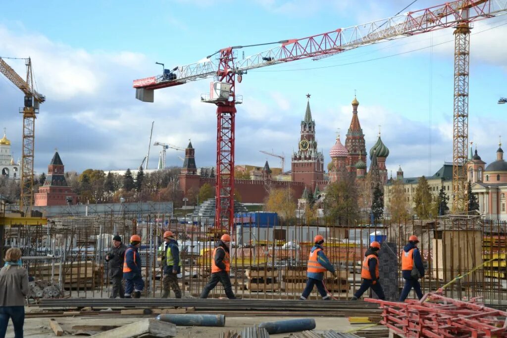 Парк Зарядье стройка. Постройки в Москве. Большая стройка в Москве. Самая большая стройка в Москве. Сегодня москва строительство