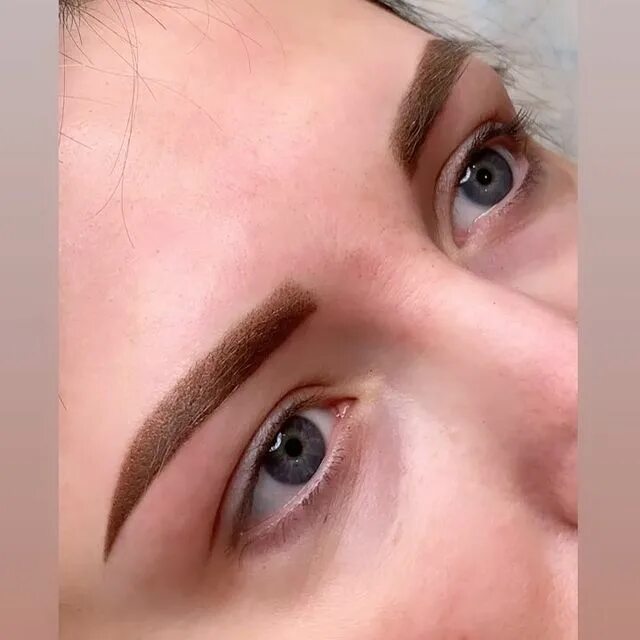 портфолио бровиста. форма бровей пудровый эффект. перманентный макияж портфолио. поверхностный татуаж бровей. форма бровей пудровое напыление.