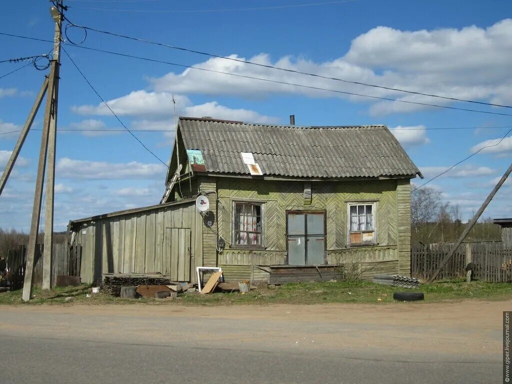 Гостиница лесная крестцы. Крестцы новгородская область. Крестцы москва. Церковь святой троицы крестцы. Московская крестцы.