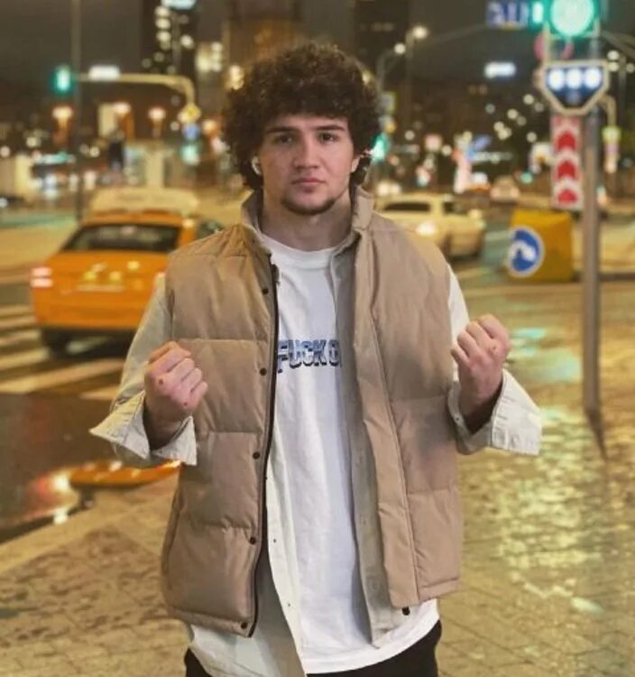 Амирхан оев чоршанбе. Амирхан оев торс. Национальность амирхана оева. Амирхан оев чоршанбе. Амирхан оев фото.