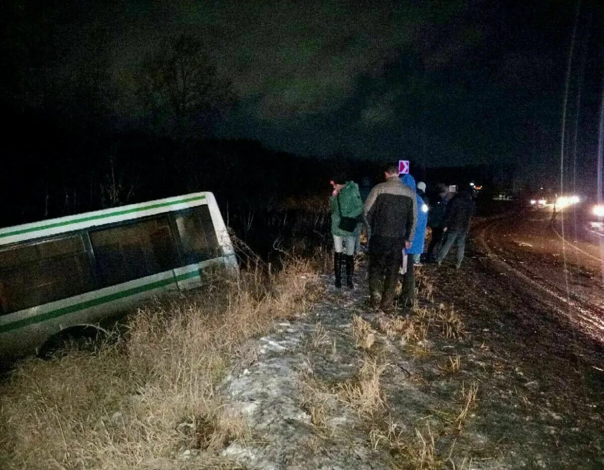 Авария автобуса с детьми. Авария на трассе Белово. ДТП В Кемеровской области с автобусом. Автоавария в Белово Кемеровской области на.