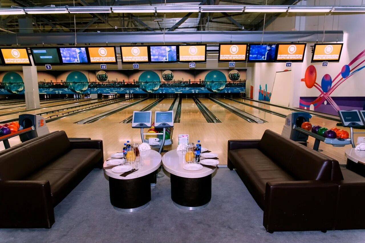 Космик калейдоскоп боулинг. Боулинг калейдоскоп. Космик боулинг москва. Тц калейдоскоп космик. Космик калейдоскоп боулинг.