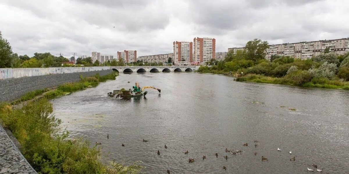 Миасс 2000 год. Река Миасс в Челябинске. Река Миасс Тополинка Челябинск. Река Миасс набережная Миасс. Набережная реки Миасс Челябинск у цирка.