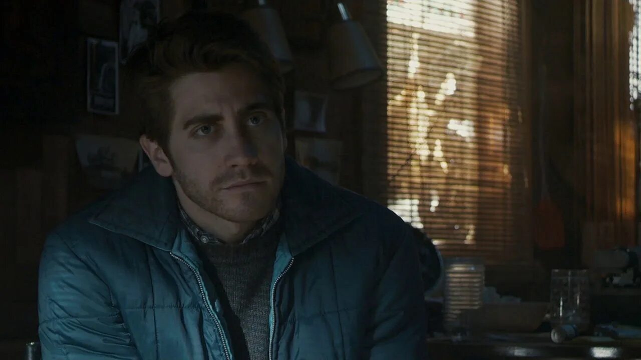 Дорога джейк джилленхол. Road house джейк джилленхол. Знаменитые мужчины босиком. Дорога джейк джилленхол. Джейк джилленхол дом у дороги.