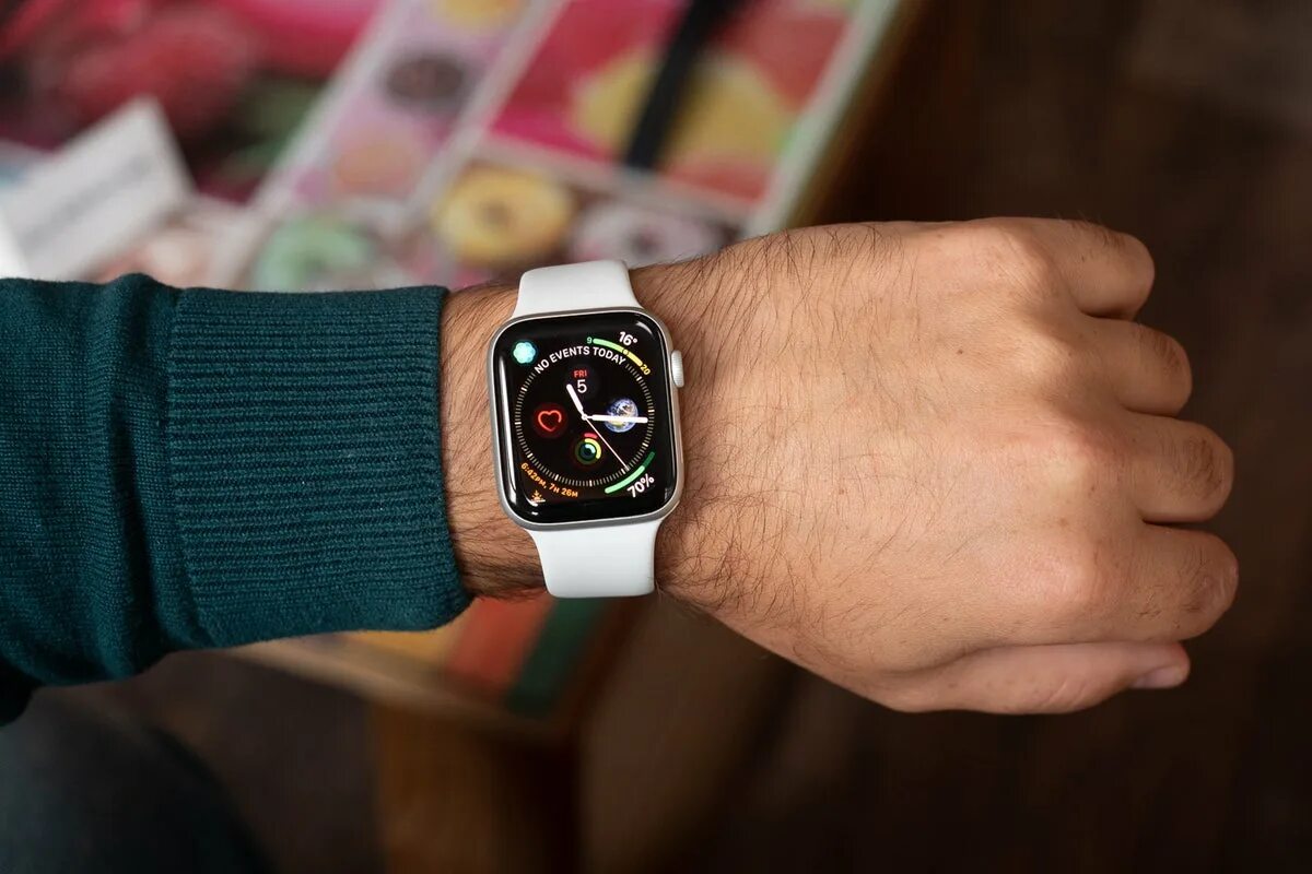 Часы будешь покупать. Часы эпл вотч 7. Apple watch Series 4 44mm. Apple watch se 40mm. Эппл вотч 6 44мм.