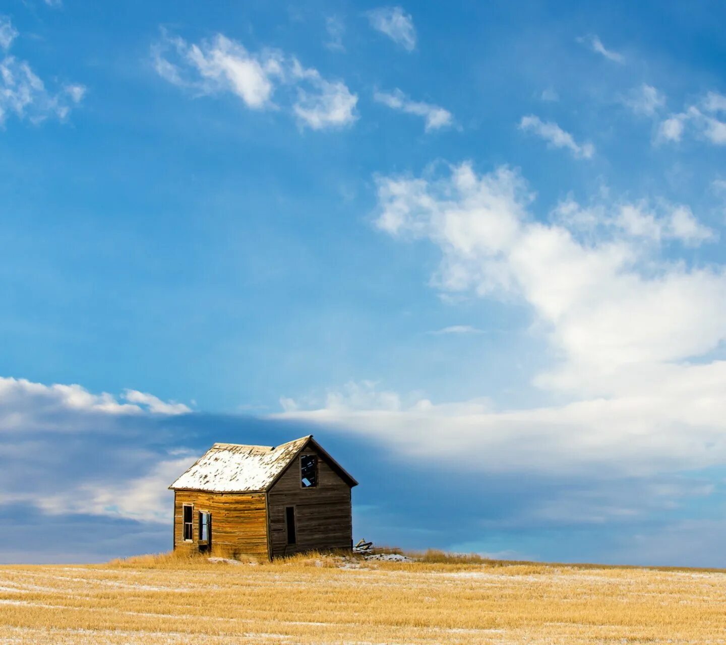 Одинокий домик в поле. Ночь в деревне. Домик в далеке от цивилизации. Дом вдалеке. Домик вдалеке.