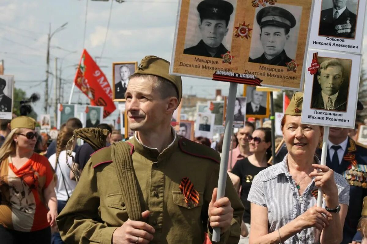 Бессмертный полк на улицах страны вновь. Шествие Бессмертного полка. Шествие Бессмертного полка в Москве. Шествие день Победы Бессмертный полк.