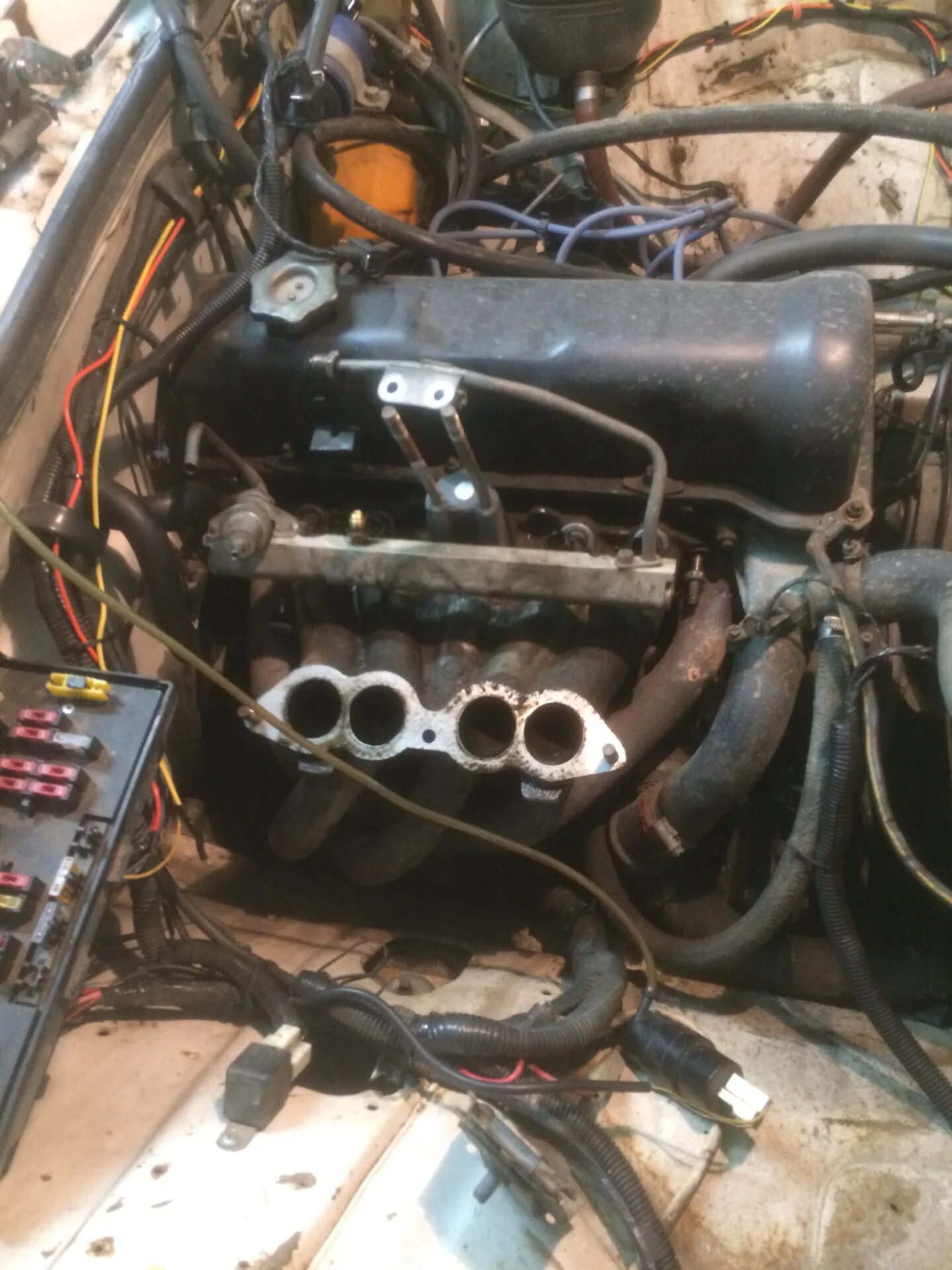 Коллектор от ваз 2105. Коллектор ваз 2106. Впускной коллектор 2106. Коллектор 2105. Коллектор 2105.