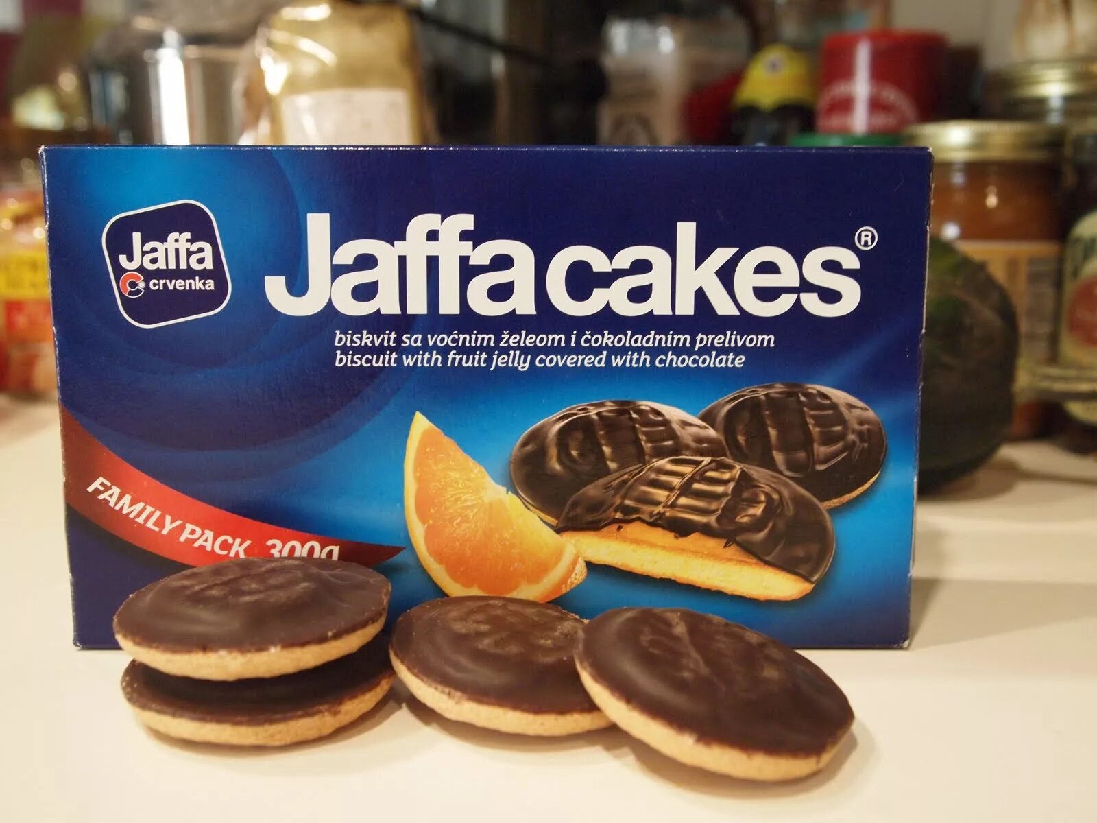 They like cakes. Джаффа кейк. Печенье Jaffa Cakes. Печенье бисквитное Jaffa. Jaffa Crvenka.