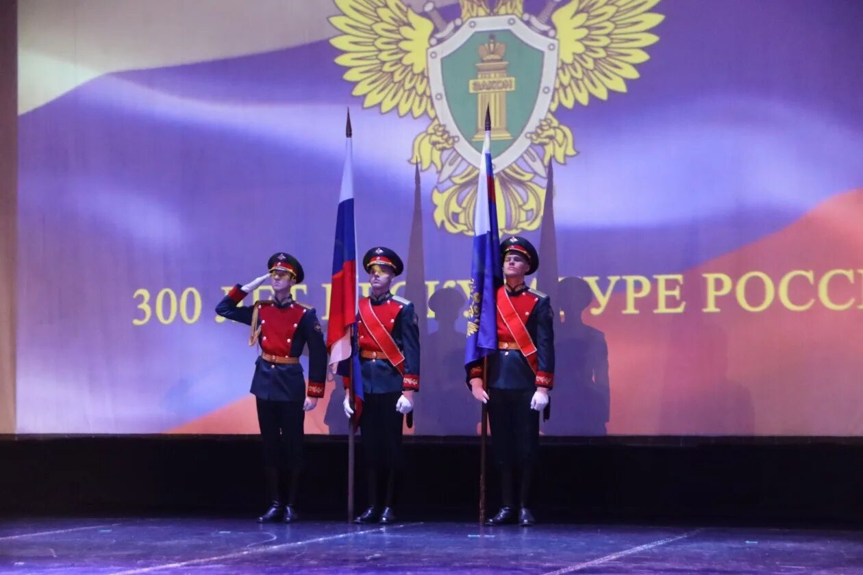 Военная прокуратура уссурийск. Прокуратура Уссурийск. Фото прокуратуры на страже закона. Прокурор Уссурийска.