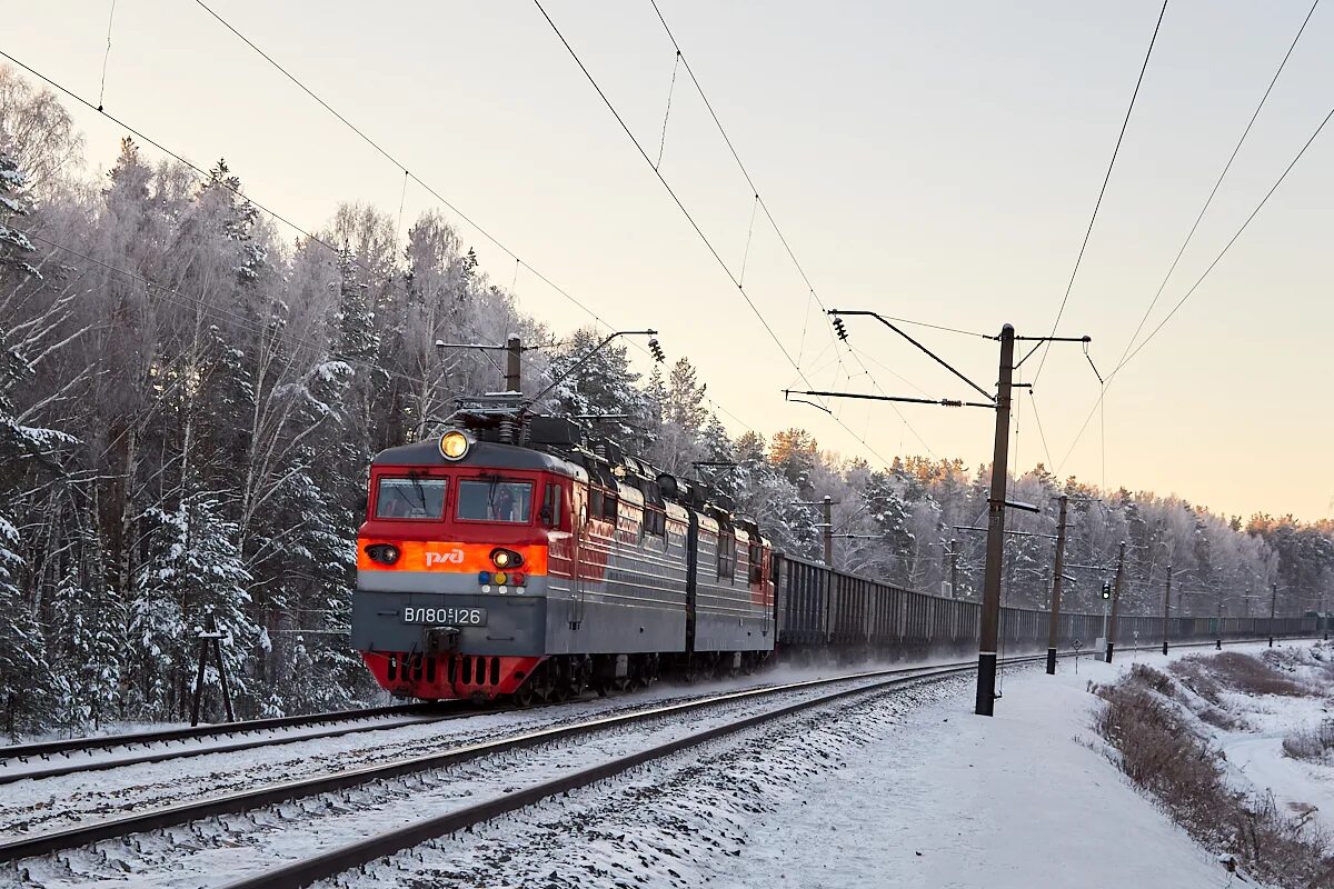 Электричка нижний новгород. Эд9м гжд. Электричек шпалозавод киселиха. Железная дорога снег. Эр9т иркутск.