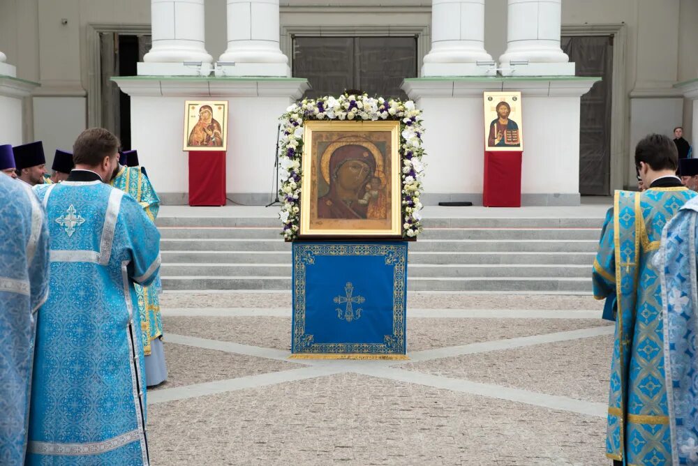Литургия на казанскую икону божьей. Пензенская казанская икона божией матери. пензенская икона божией матери 17 августа. пензенский кафедральный спасский собор казанской иконы божией. церковь покровской божьей матери пенза.