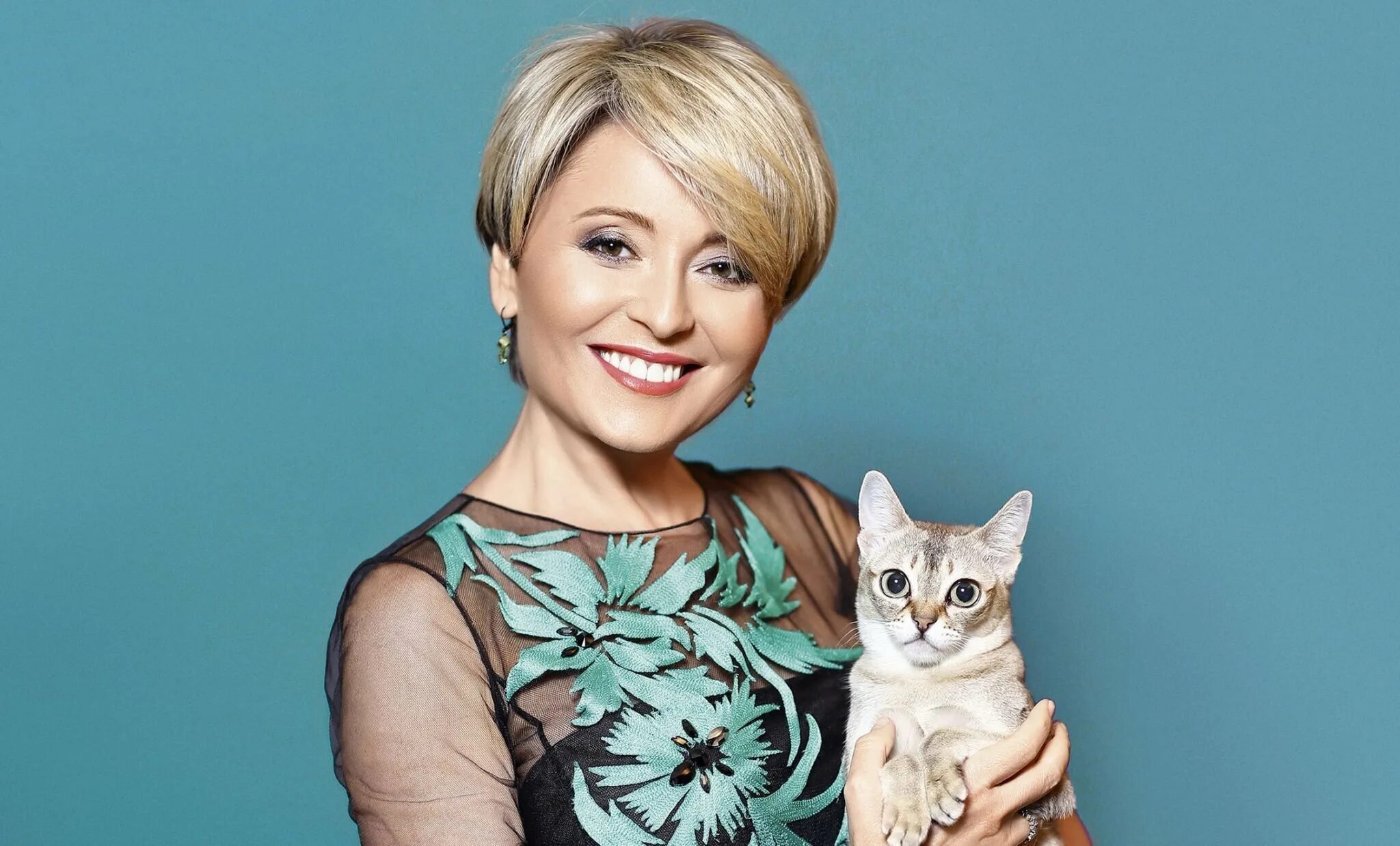 Варум иноагент. Стрижка анжелики варум 2021. Анжелика варум 1989. Анжелика варум стрижка сейчас 2020. Анжелика варум.