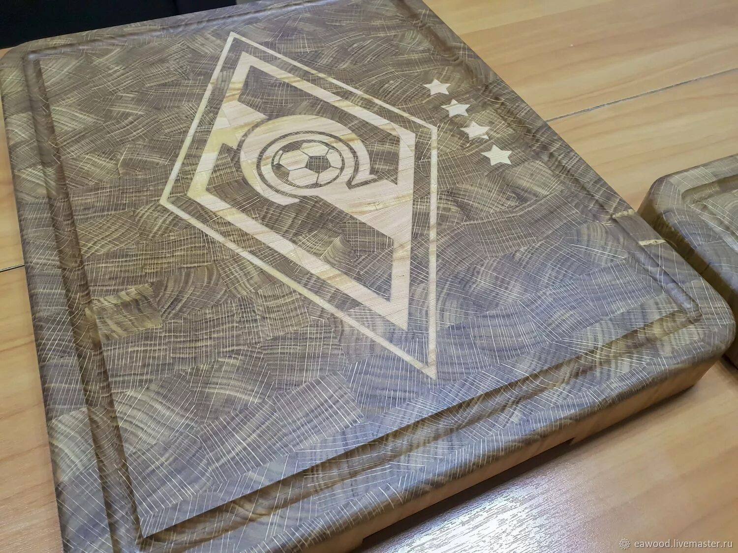 Торцевая доска из лиственницы. Торцевая разделочная доска. Березники пермский край доска почета города. Геннадий виноградов мемориальная доска в березниках. Доска березники.