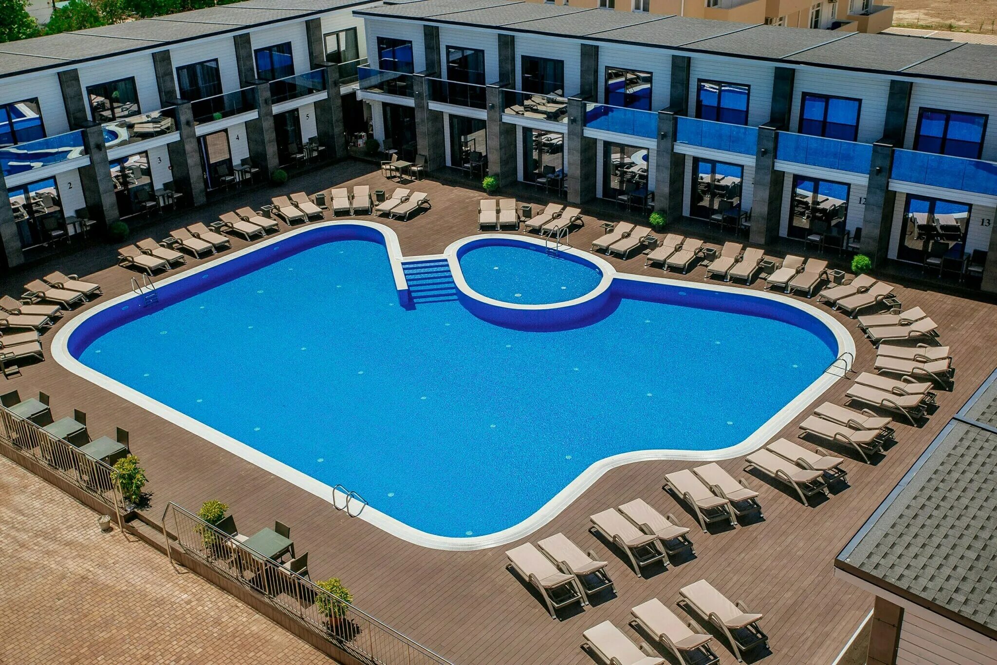 Grand village. Сапфир Виладж Анапа. Grand Sapphire Village Анапа. Анапа отель Grand Sapphire Hotel. Гранд сапфир отель Анапа.