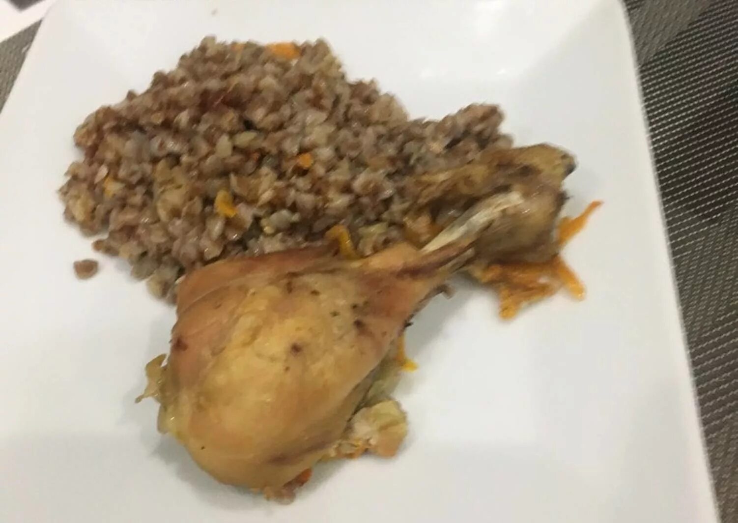 гречка с голенью курицы. гречка с голенью курицы. гречка с голенью курицы. гречка с курицей. гречка с курицей.