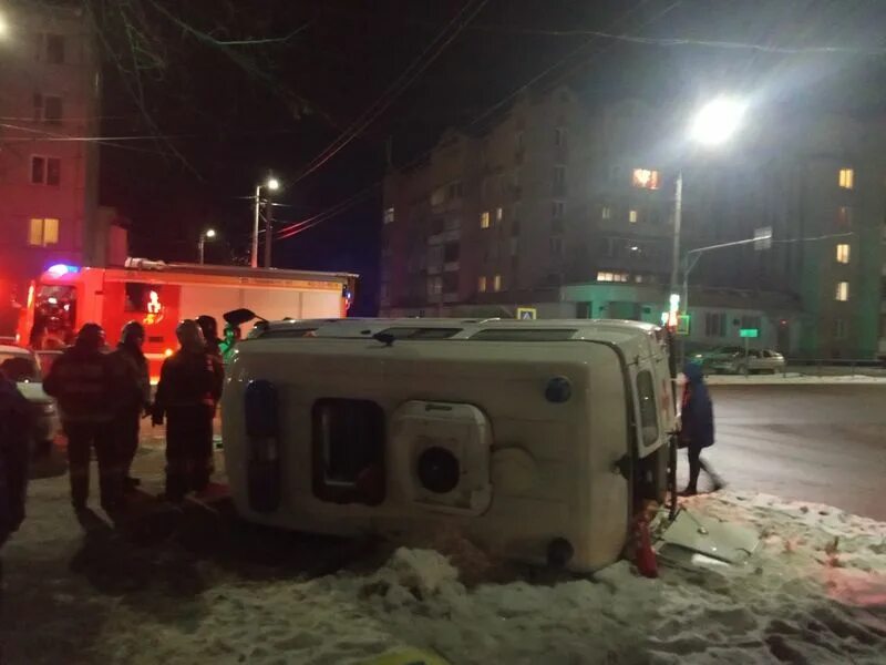 Вызывать скорую помощь к месту происшествия