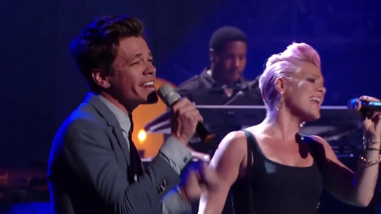 Джаст гив ми. Nate Ruess Pink. Дуэт Пинк с Nate. Nate Ruess & Bryn Christopher. Пинк дуэт с мужчиной.