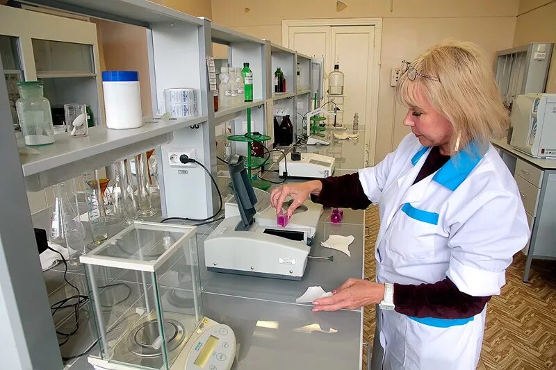 контролер изделий. микробиологическая лаборатория. научные исследования в медицине. лаборанты подразделения. химическая лаборатория цзл.