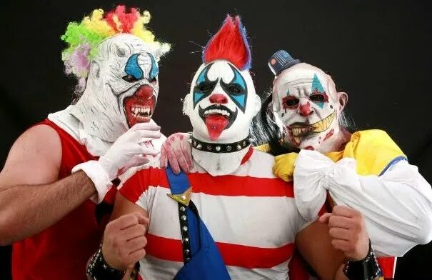 Lucha libre AAA Лос психо цирк. Борец и клоун. There three clowns at the